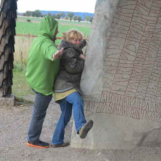 Peppe o Maria vid rökstenen