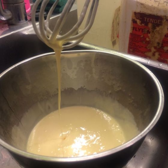 vispa, äggoljefärg