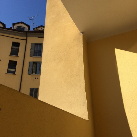 gul fasad, Milano