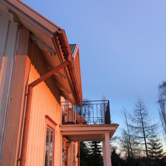 morgonsol på huset