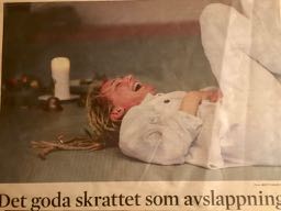 tidningsurklipp från Båstad. Skratt Yoga