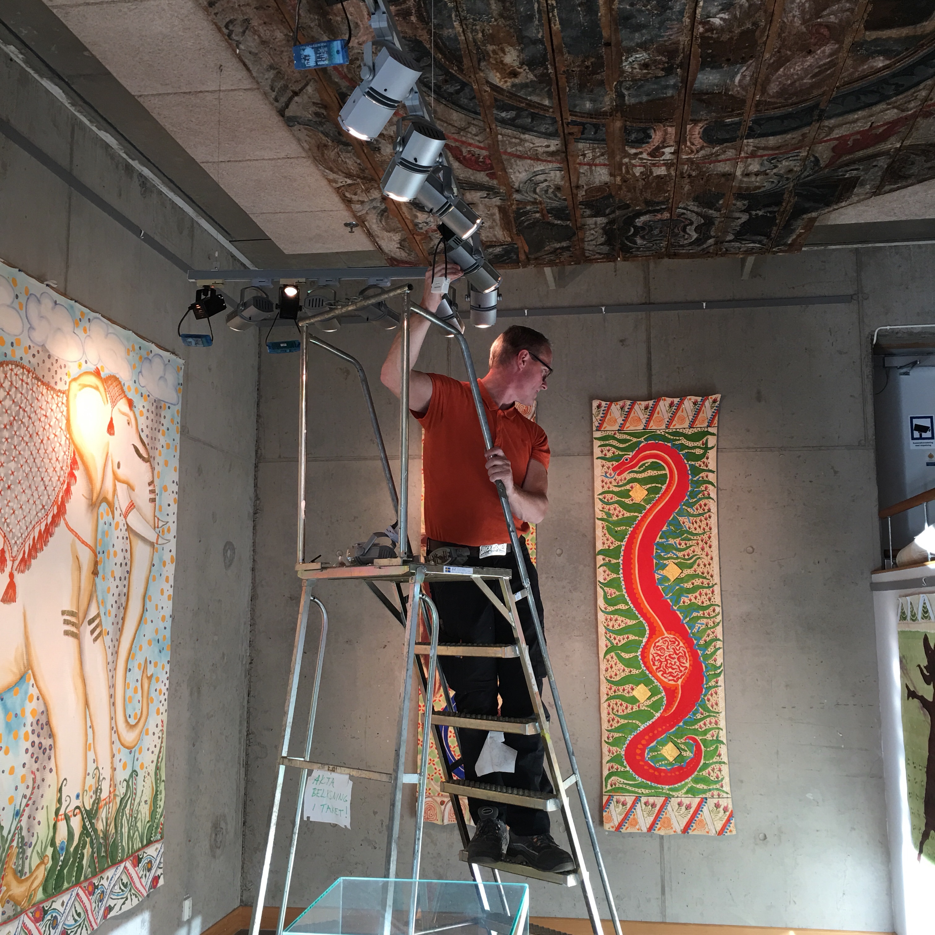 Ljusjustering, utställning