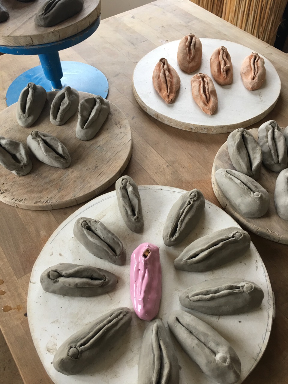 guariand Vaginas, ceramic by Ganga