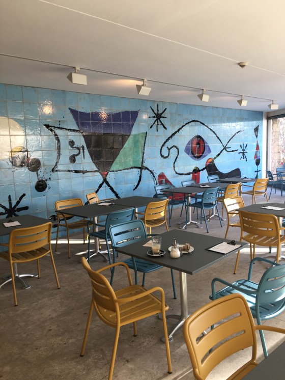 Kakelvägg, Miro, cafeterian