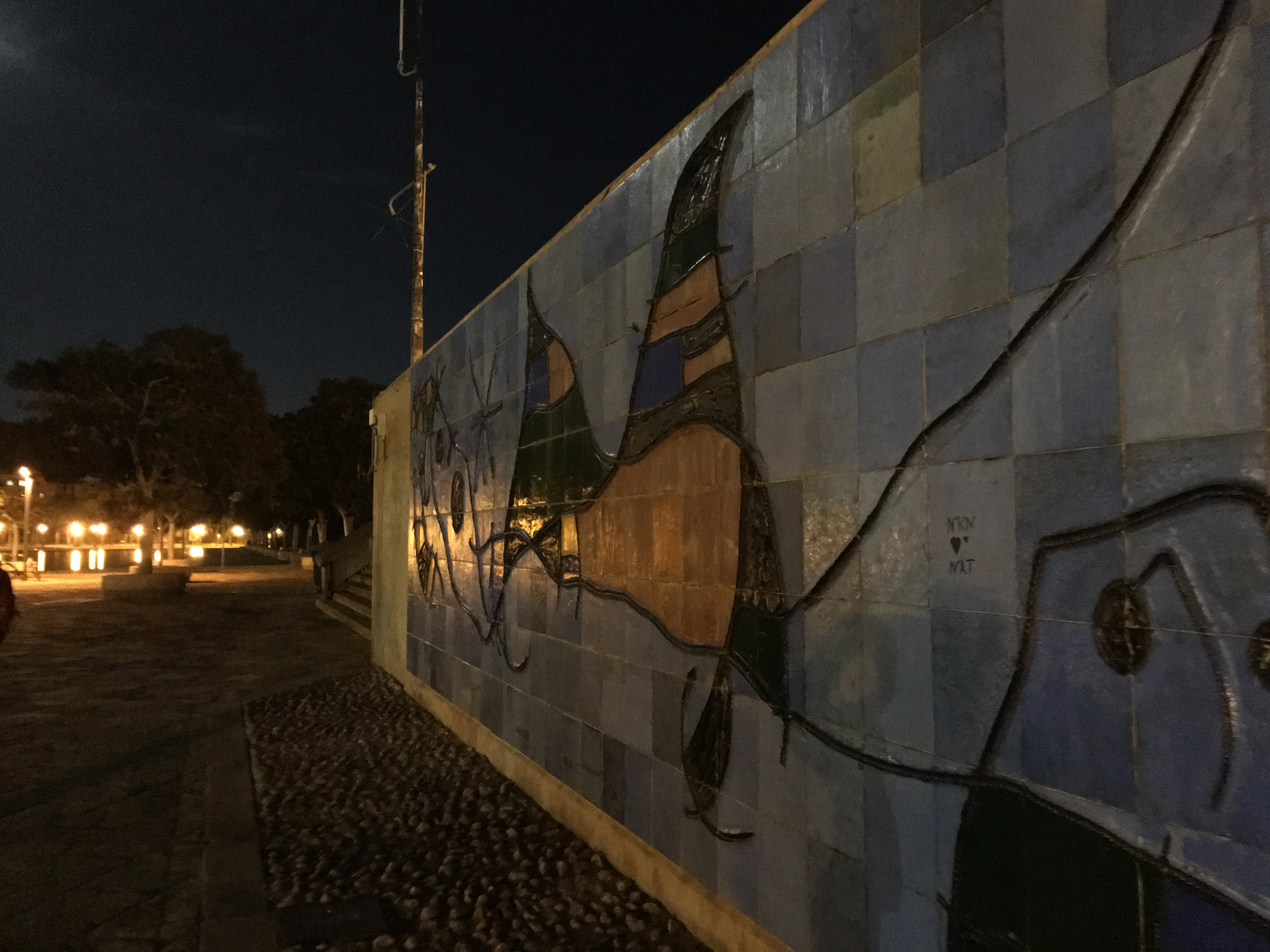 Mirovägg vid katedralen