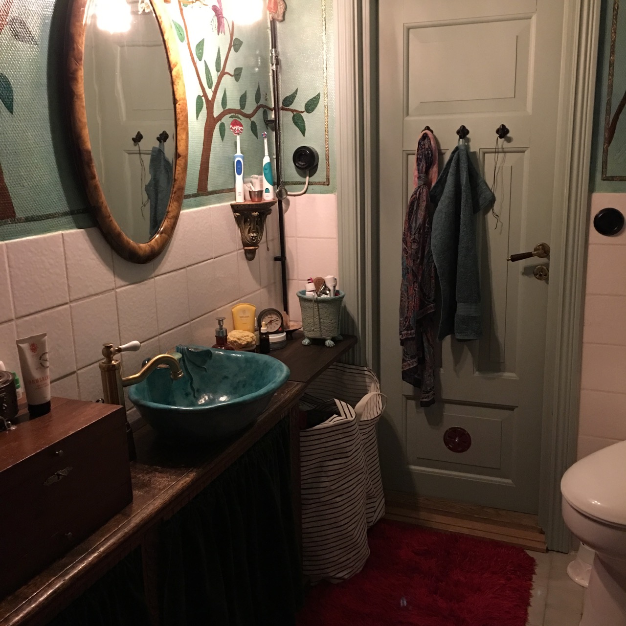 egen keramik på toalett, Lindström