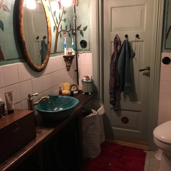 egen keramik på toalett, Lindström