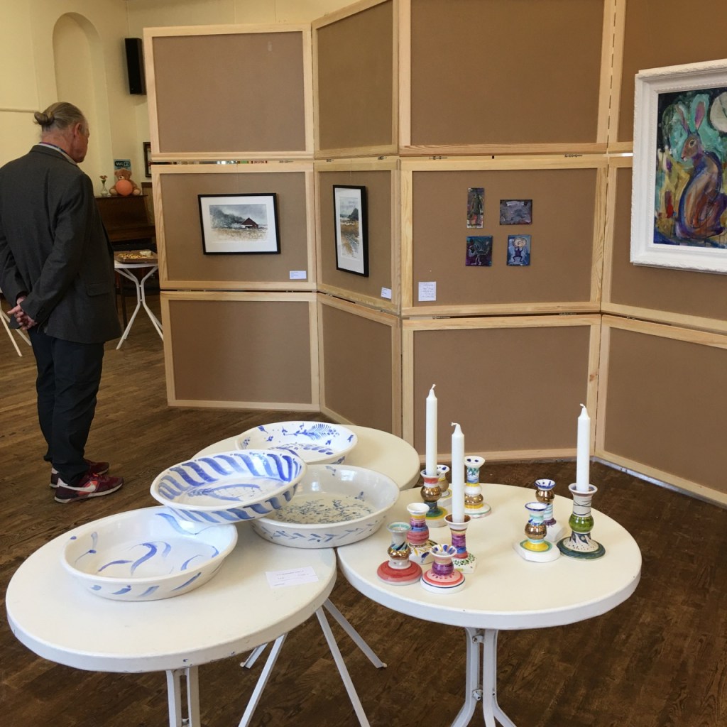 Keramik, Lasse Frisk
högra hörnet, Mån Hare av Ganga